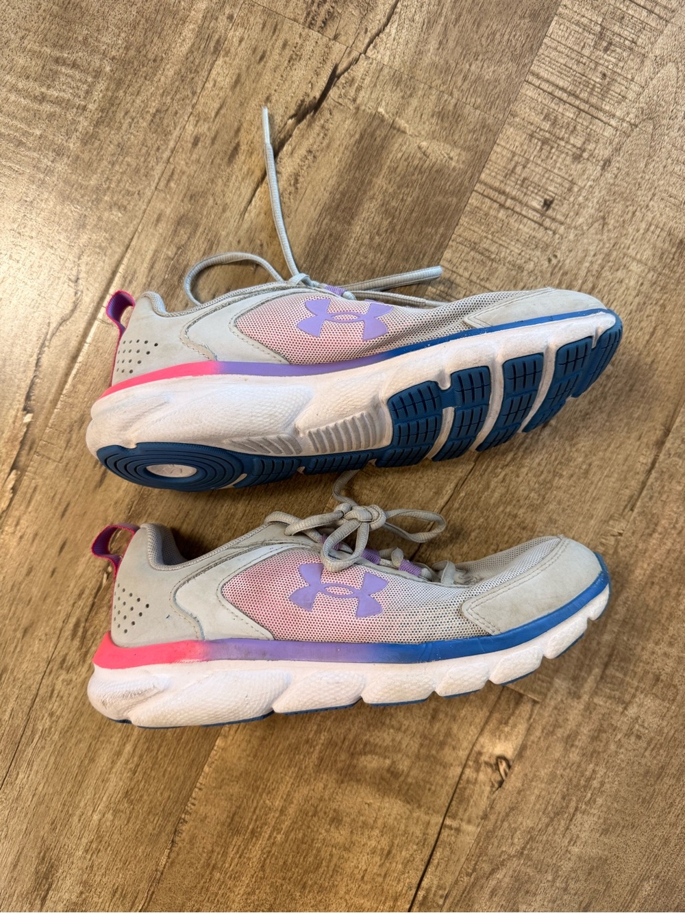 Under Armour Women's Light Gray, Pink & Purple Training Sneakers (size: 6Y=24cm)